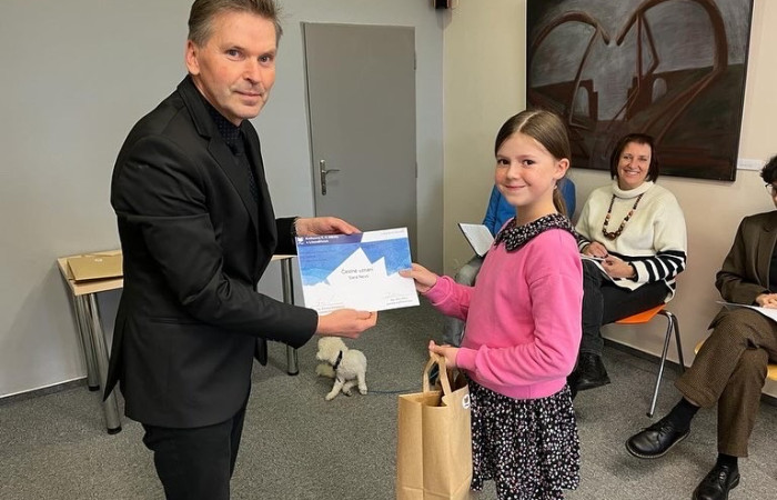 E470FD06-784F-4005-9CE4-A7740DABB834