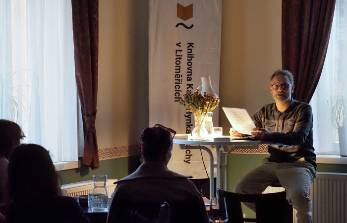 Noc_literatury_v_Ltm_-_13_Kva_s_prou