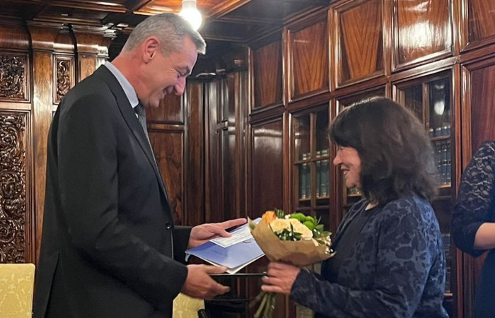 06F65255-C028-4877-B1BE-3C49E0A6FC43